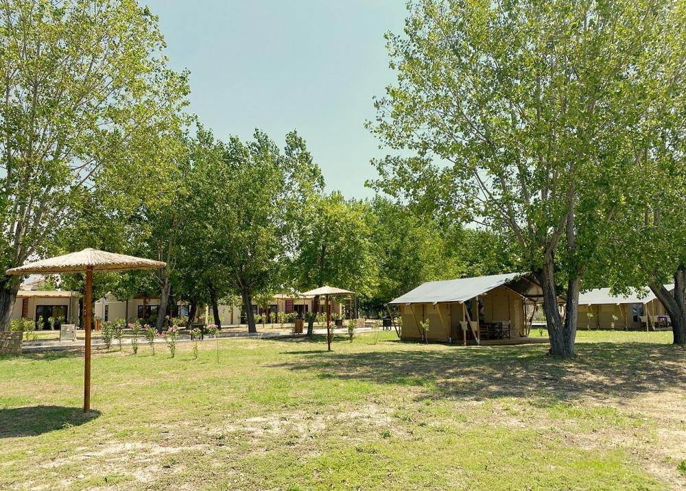 Mareleon Camping Ofrínion Exterior foto